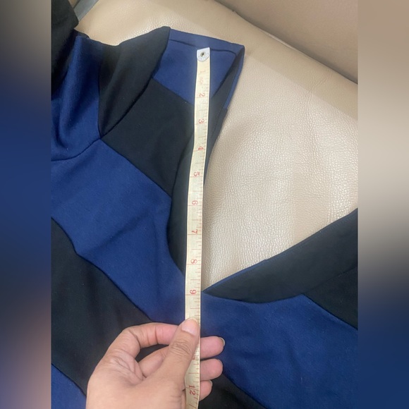 Lovely FOREVER NEW Bandage dress with back gold zip detailing - Picture 5 of 6